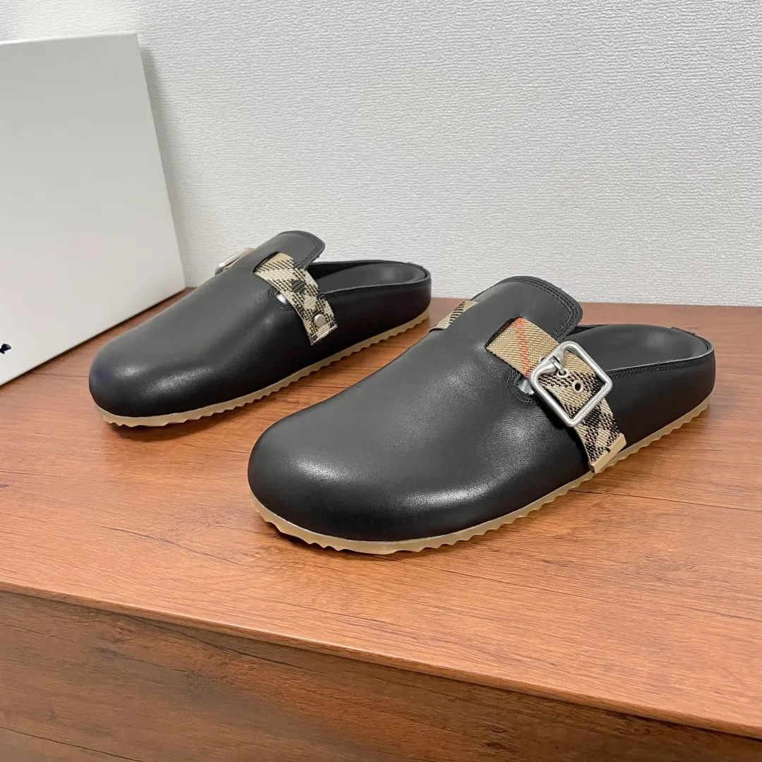 Men's Men's Shoes 💰360 [New Style] 🐝🐝Burberry New Burberry - Men's Checked Leather Urchin Half-Flop Sandal Made of soft suede cowhide and calfskin, these half-flop sandals feature an adjustable B-shaped buckle strap and are decorated with the signature sand-colored Burberry check in jacquard worsted. The upper wraps around the midsole and is paired with a sole made of the same upper material with an embossed logo on the heel and a wavy rubber outsole embellished with the Burberry lettering. Fashionable and casual! Comes with full set of original packaging dust bag! Code number: 39-40-41-42-43-44 standard code (38/45 can be customized and returns and exchanges are not supported)